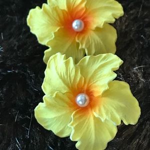 NEW Hawaiian Flower earrings with Pearl Center